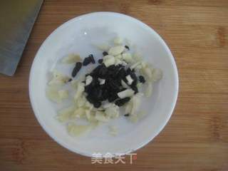 剁椒排骨蒸芋头的做法步骤:2