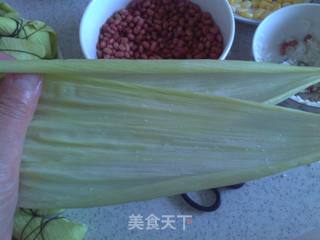 玉米叶包粽子的做法步骤：17