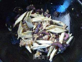 松蘑腐竹小炒的做法步骤:5