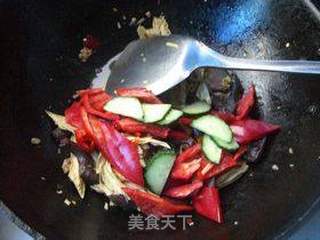松蘑腐竹小炒的做法步骤:7
