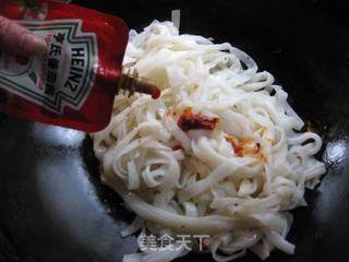 番茄酱猪肉炒河粉的做法步骤:7