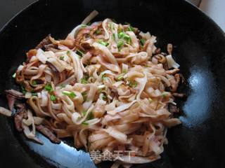 番茄酱猪肉炒河粉的做法步骤:9