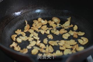 萝卜干炒鸡蛋的做法步骤：2