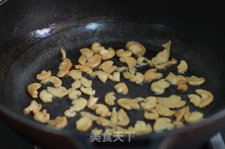 萝卜干炒鸡蛋的做法步骤:2