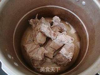 补钙养生汤-------【海带黄豆龙骨汤】的做法步骤:3