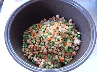 胡萝卜豆角焖饭的做法步骤:11