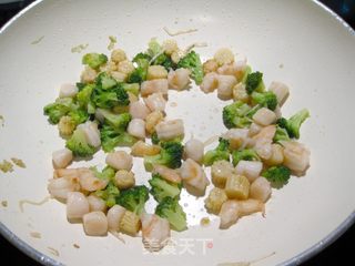 虾仁扇贝肉炒时蔬的做法步骤:7