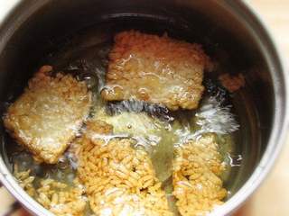 三鲜锅巴(剩米饭的妙用)的做法步骤:5