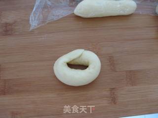 番茄酱仔肠包的做法步骤:6