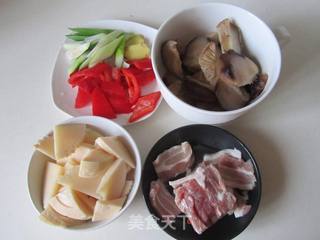 花菇笋子五花肉的做法步骤：1