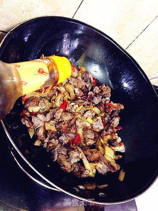 酸菜土豆炖牛肉的做法步骤:10