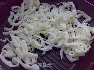盐水核桃炒河粉的做法步骤:4