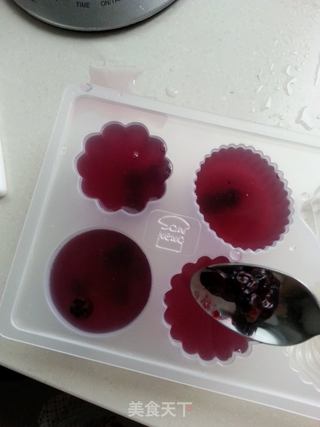 蓝莓果冻的做法步骤:5