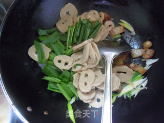 可口饭菜---肉片炒面筋的做法步骤:4