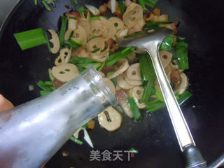 可口饭菜---肉片炒面筋的做法步骤:5