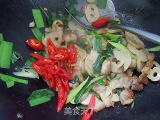 可口饭菜---肉片炒面筋的做法步骤:7