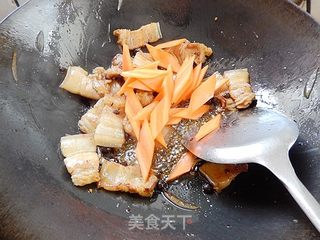 胡萝卜青椒炒五花肉的做法步骤：11