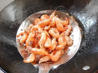 油爆河虾的做法步骤:6