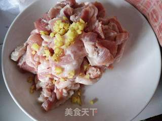 尖椒千张炒肉片的做法步骤:2