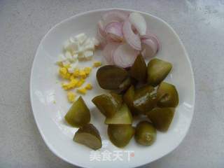 酸爽开胃---酸黄瓜沙拉的做法步骤:2
