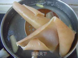 香辣十足小炒肉皮的做法步骤:2