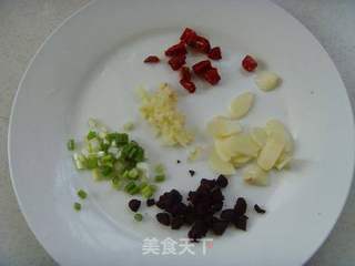 咸鲜微辣芽菜炒苦瓜的做法步骤:3