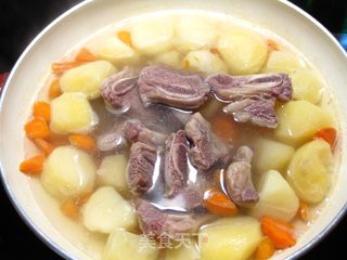 土豆红萝卜牛小排炖汤的做法步骤:4