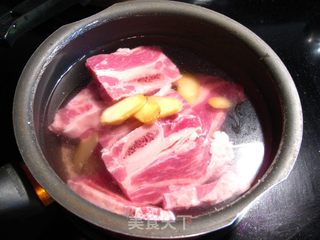 土豆红萝卜牛小排炖汤的做法步骤:2
