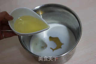大理石抹茶蜜豆蛋糕 —— 让你爱上茶香、爱上蜜豆的清甜的做法步骤:2