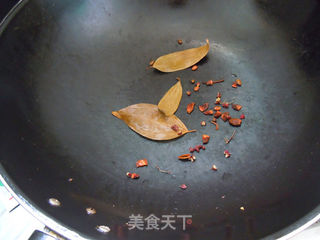 自制香香辣辣做食材---花生拌辣酱的做法步骤:2