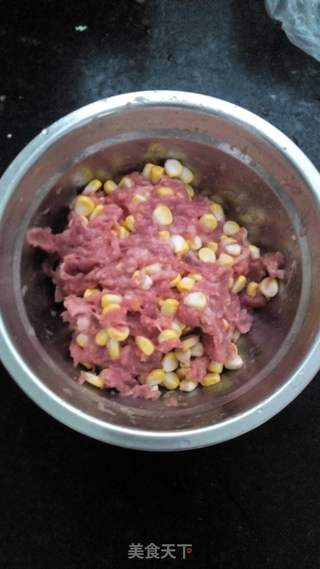 鲜肉玉米包的做法步骤:8