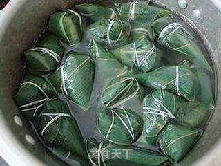 粽情端午-----【豌豆腊肠尖角粽子】的做法步骤:11