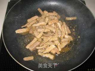 辣椒肉丝炒饼的做法步骤：4
