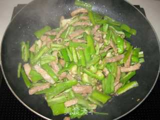 辣椒肉丝炒饼的做法步骤：6