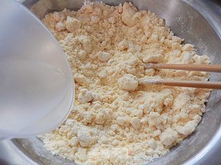 豆渣窝窝头的做法步骤:3