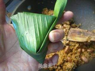 腊肉松蘑粽的做法步骤:11