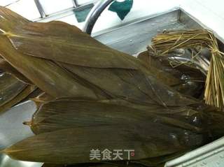 端午咸肉粽的做法步骤:5