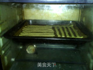牛奶条子饼干的做法步骤:11