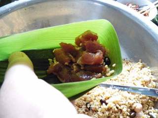 花生猪肉粽子的做法步骤:7