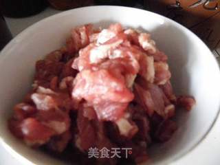 口蘑肉丝烩西兰花的做法步骤:2