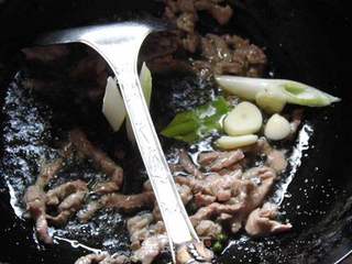 口蘑肉丝烩西兰花的做法步骤:8