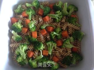 挪威家常菜————三文鱼焗意面的做法步骤:5