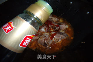 在家轻松做出健康、无油版的肉质酥软鲜嫩的水果排骨【干炒橙香排骨】的做法步骤:6