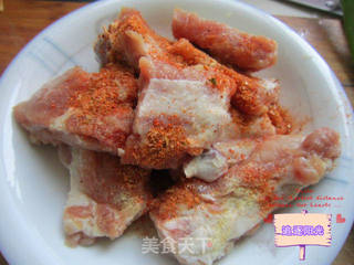 排骨炖土豆--如何做出嫩而不柴的排骨的做法步骤：1
