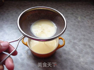 牛奶炖蛋的做法步骤:3
