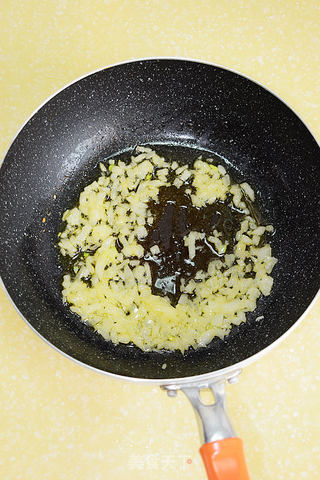 【解密舌尖美味】#相逢#--法式贻贝的做法步骤:2
