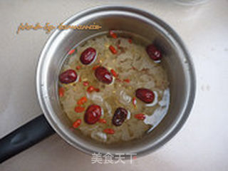 红枣银耳羹的做法步骤:3