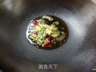 香辣田螺的做法步骤:5