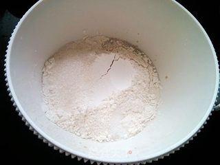 心形椰蓉小面包的做法步骤:2