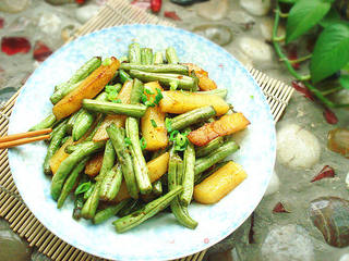 土豆炖豆角的做法步骤:8